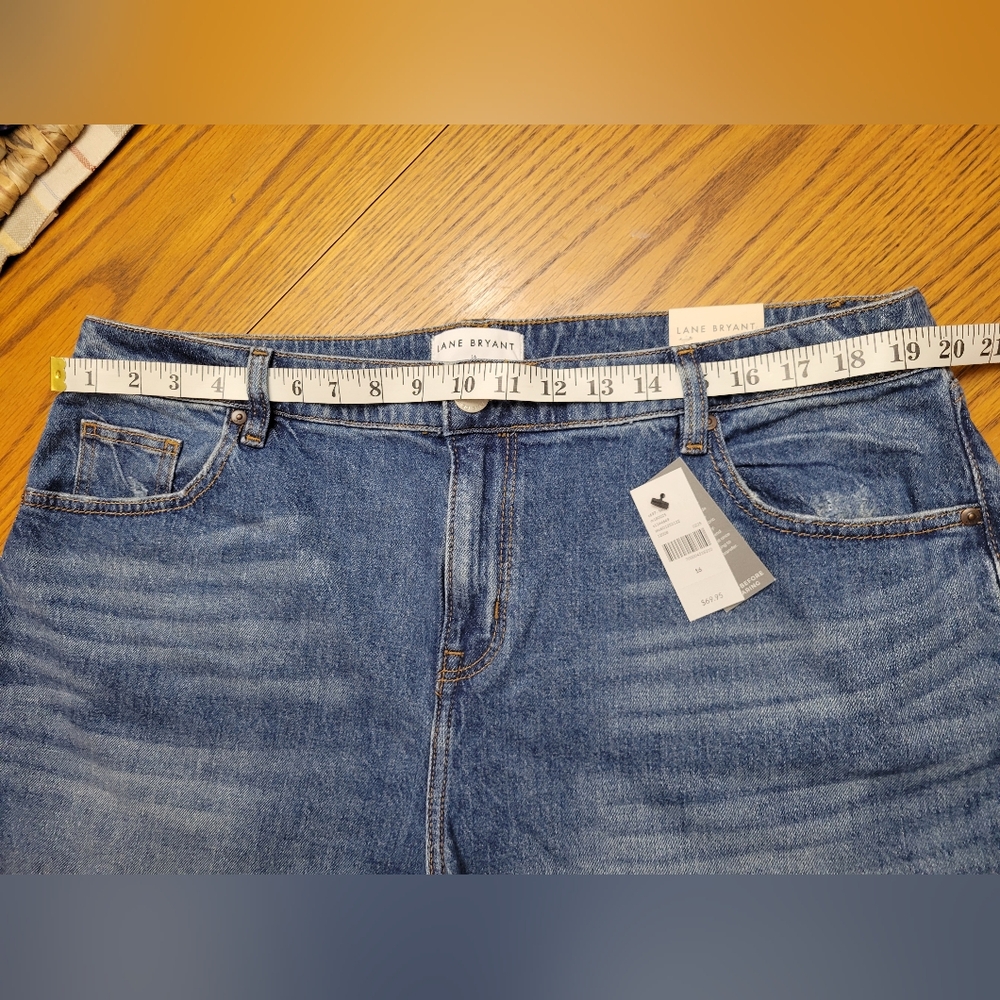 NWT Lane Bryant Size 16 Mid Rise Boyfriend Jean Shorts Medium Wash Cuffed Denim - Picture 8 of 13